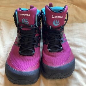 Topo Trailventure waterproof hiking boots excellent condition. Size 9.5